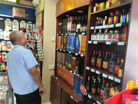 北坡市場監(jiān)督管理所開展“特供酒”清源打鏈專項(xiàng)行動(dòng)，凈化酒類經(jīng)營環(huán)境